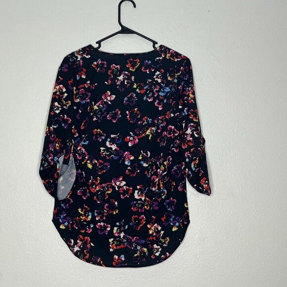 Yumi Kim Lizzie Button Up Front Floral Blouse Size XS NWT - Picture 7 of 11